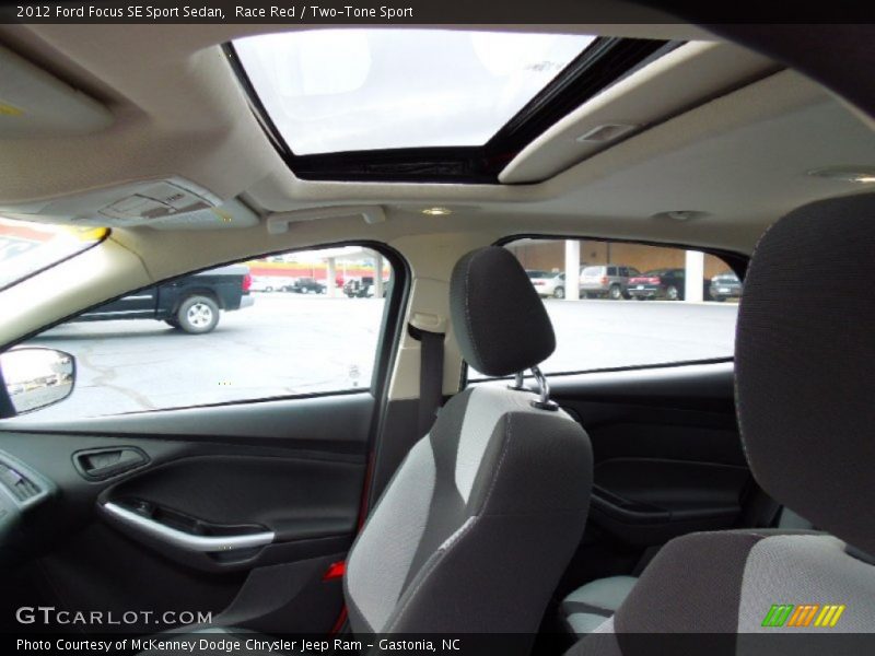 Race Red / Two-Tone Sport 2012 Ford Focus SE Sport Sedan