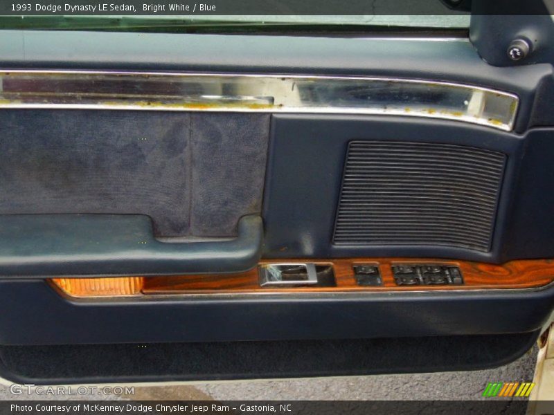 Bright White / Blue 1993 Dodge Dynasty LE Sedan