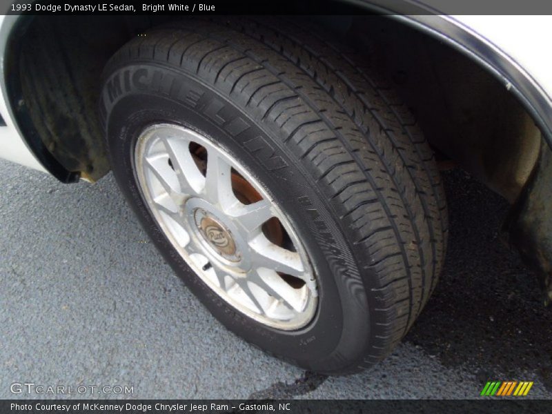 Bright White / Blue 1993 Dodge Dynasty LE Sedan