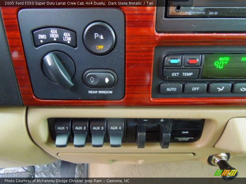 Controls of 2005 F350 Super Duty Lariat Crew Cab 4x4 Dually