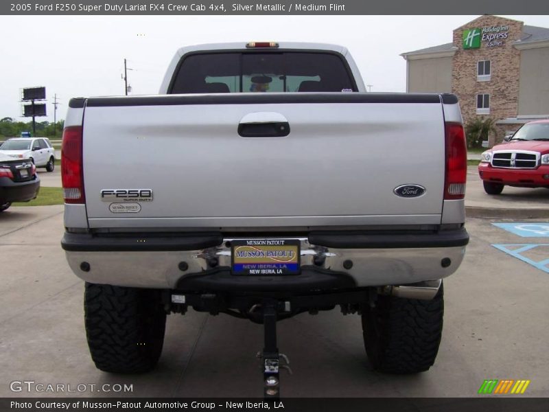 Silver Metallic / Medium Flint 2005 Ford F250 Super Duty Lariat FX4 Crew Cab 4x4