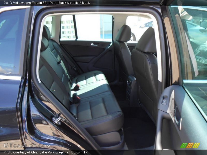 Deep Black Metallic / Black 2013 Volkswagen Tiguan SE