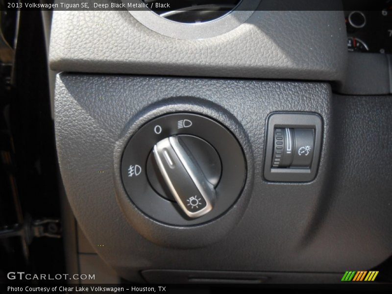 Deep Black Metallic / Black 2013 Volkswagen Tiguan SE