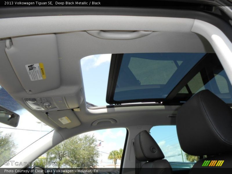 Deep Black Metallic / Black 2013 Volkswagen Tiguan SE