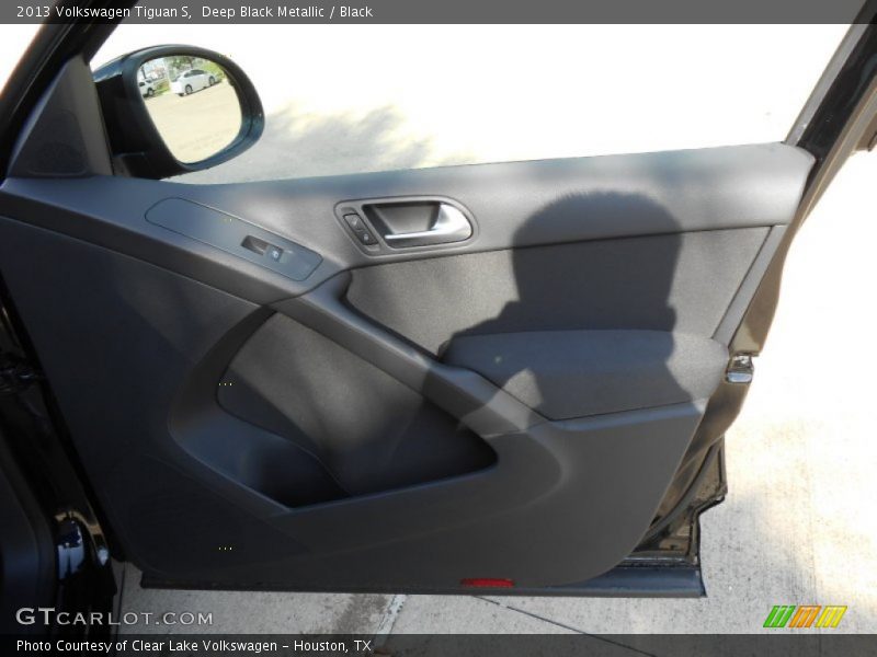 Deep Black Metallic / Black 2013 Volkswagen Tiguan S
