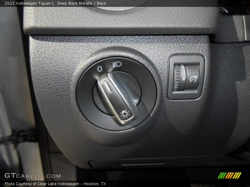 Deep Black Metallic / Black 2013 Volkswagen Tiguan S