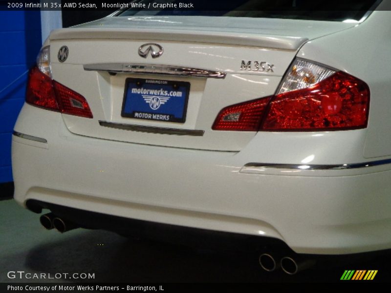 Moonlight White / Graphite Black 2009 Infiniti M 35x AWD Sedan