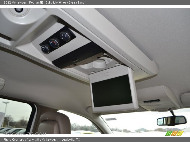 Calla Lily White / Sierra Sand 2012 Volkswagen Routan SE
