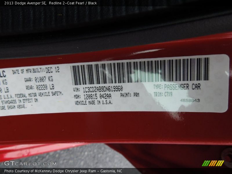 Redline 2-Coat Pearl / Black 2013 Dodge Avenger SE