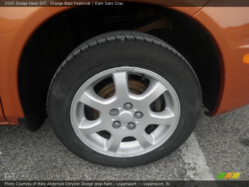 Orange Blast Pearlcoat / Dark Slate Gray 2005 Dodge Neon SXT