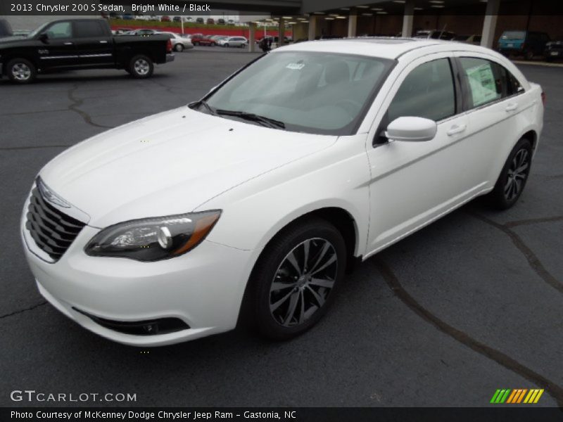 Front 3/4 View of 2013 200 S Sedan