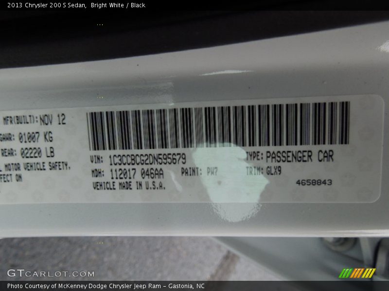 Bright White / Black 2013 Chrysler 200 S Sedan