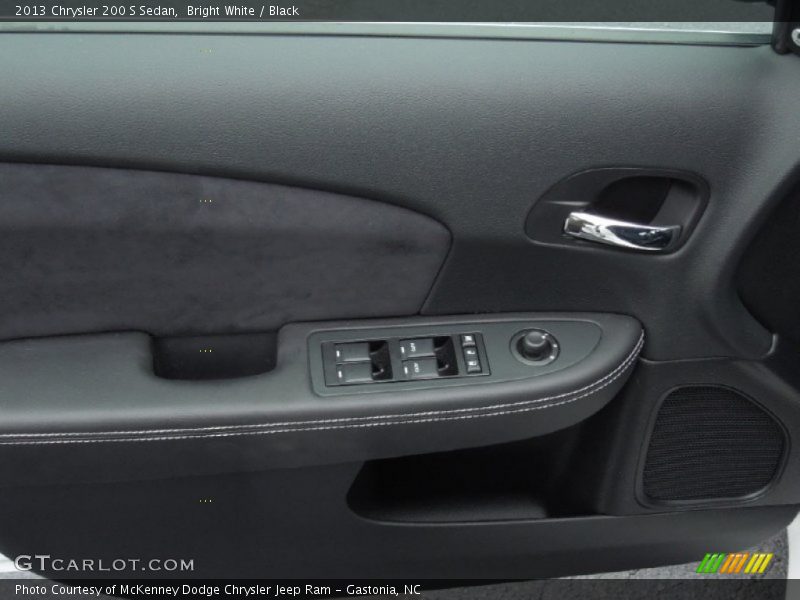 Bright White / Black 2013 Chrysler 200 S Sedan