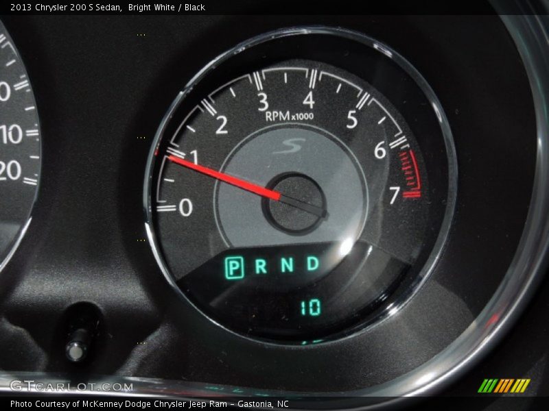 Bright White / Black 2013 Chrysler 200 S Sedan