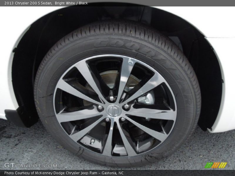  2013 200 S Sedan Wheel