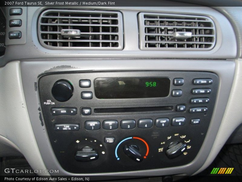 Silver Frost Metallic / Medium/Dark Flint 2007 Ford Taurus SE