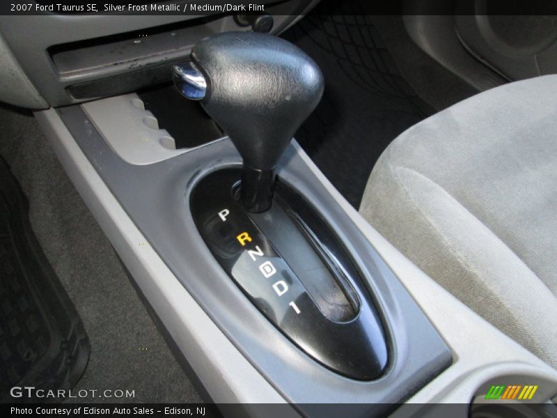 Silver Frost Metallic / Medium/Dark Flint 2007 Ford Taurus SE