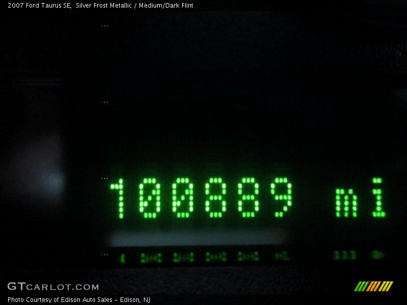 Silver Frost Metallic / Medium/Dark Flint 2007 Ford Taurus SE