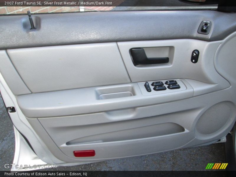Silver Frost Metallic / Medium/Dark Flint 2007 Ford Taurus SE