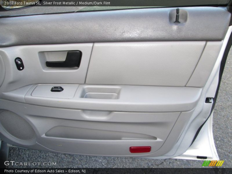 Silver Frost Metallic / Medium/Dark Flint 2007 Ford Taurus SE