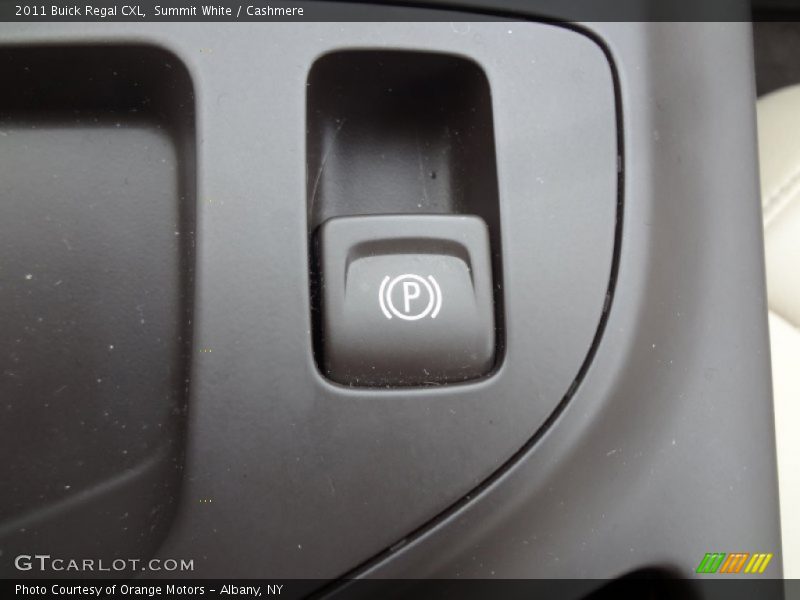 Summit White / Cashmere 2011 Buick Regal CXL