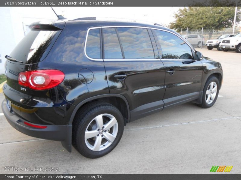 Deep Black Metallic / Sandstone 2010 Volkswagen Tiguan SE
