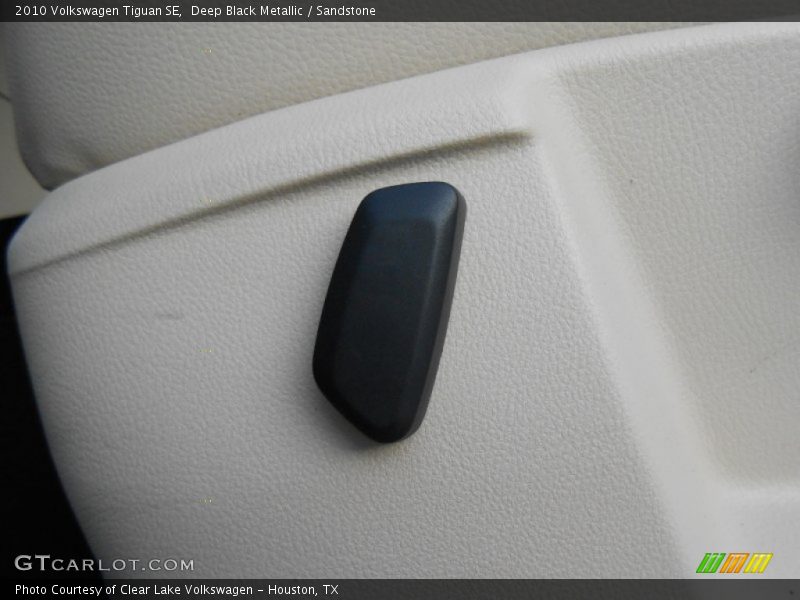 Deep Black Metallic / Sandstone 2010 Volkswagen Tiguan SE