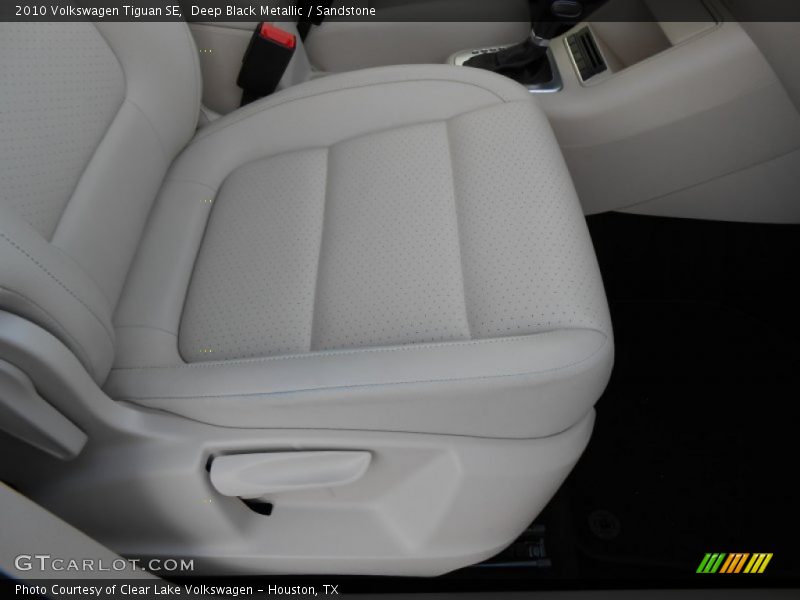 Deep Black Metallic / Sandstone 2010 Volkswagen Tiguan SE