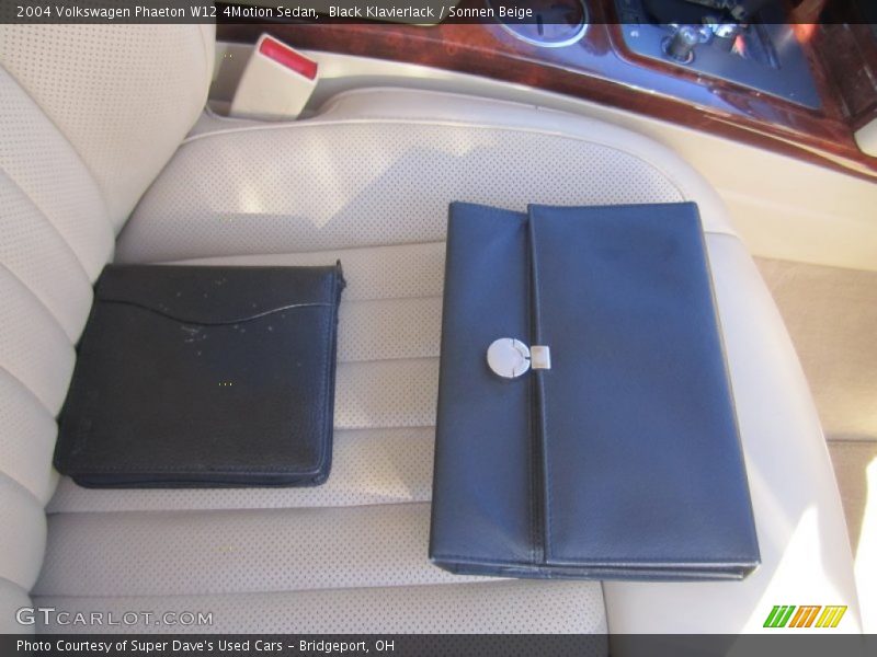 Black Klavierlack / Sonnen Beige 2004 Volkswagen Phaeton W12 4Motion Sedan
