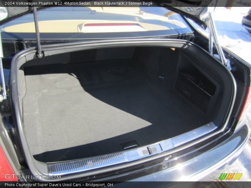  2004 Phaeton W12 4Motion Sedan Trunk