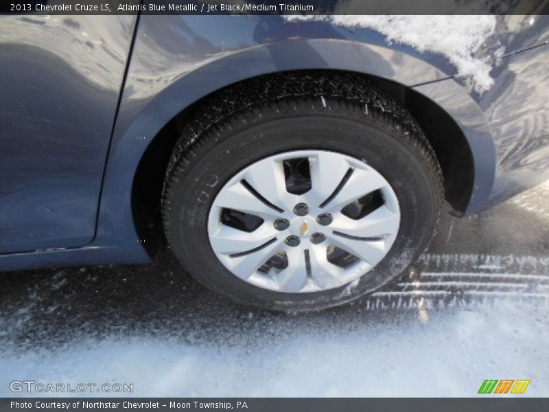 Atlantis Blue Metallic / Jet Black/Medium Titanium 2013 Chevrolet Cruze LS