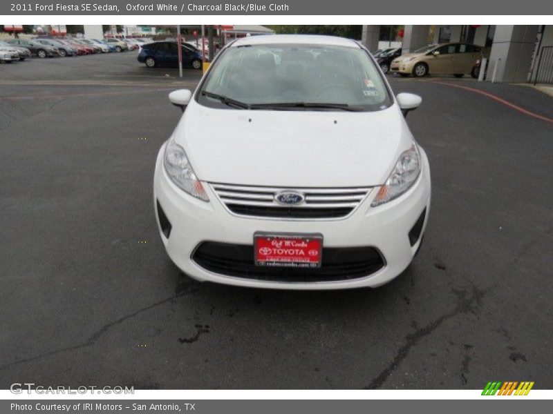 Oxford White / Charcoal Black/Blue Cloth 2011 Ford Fiesta SE Sedan
