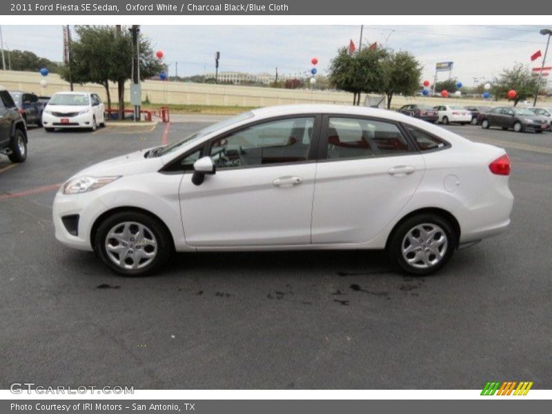 Oxford White / Charcoal Black/Blue Cloth 2011 Ford Fiesta SE Sedan