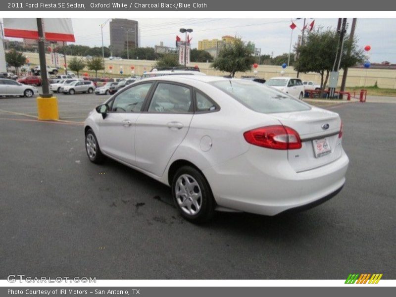 Oxford White / Charcoal Black/Blue Cloth 2011 Ford Fiesta SE Sedan