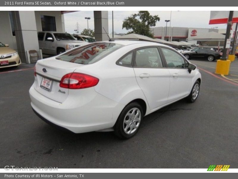 Oxford White / Charcoal Black/Blue Cloth 2011 Ford Fiesta SE Sedan