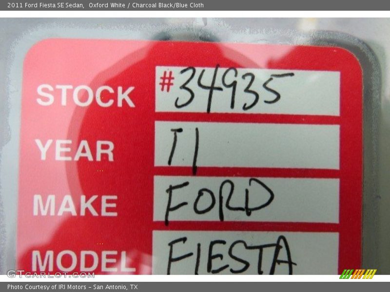 Oxford White / Charcoal Black/Blue Cloth 2011 Ford Fiesta SE Sedan