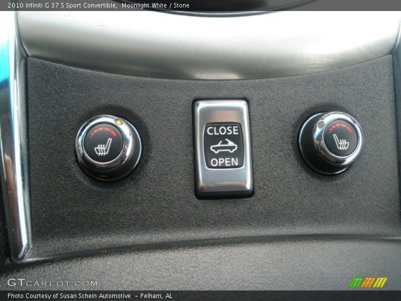 Controls of 2010 G 37 S Sport Convertible