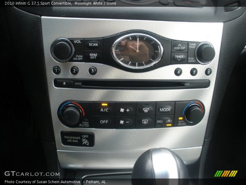 Controls of 2010 G 37 S Sport Convertible