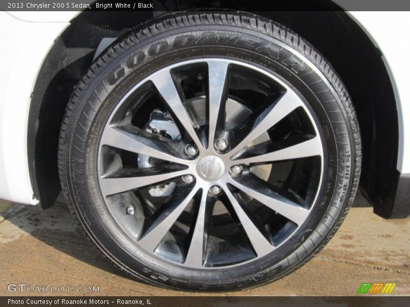 Bright White / Black 2013 Chrysler 200 S Sedan