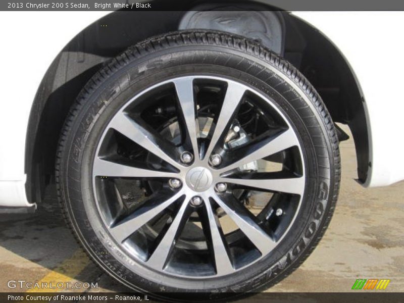 Bright White / Black 2013 Chrysler 200 S Sedan