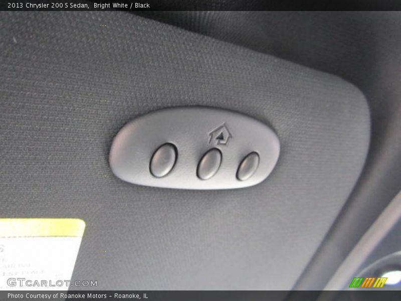 Bright White / Black 2013 Chrysler 200 S Sedan