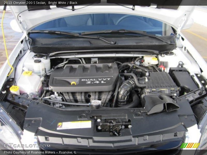 Bright White / Black 2013 Chrysler 200 S Sedan