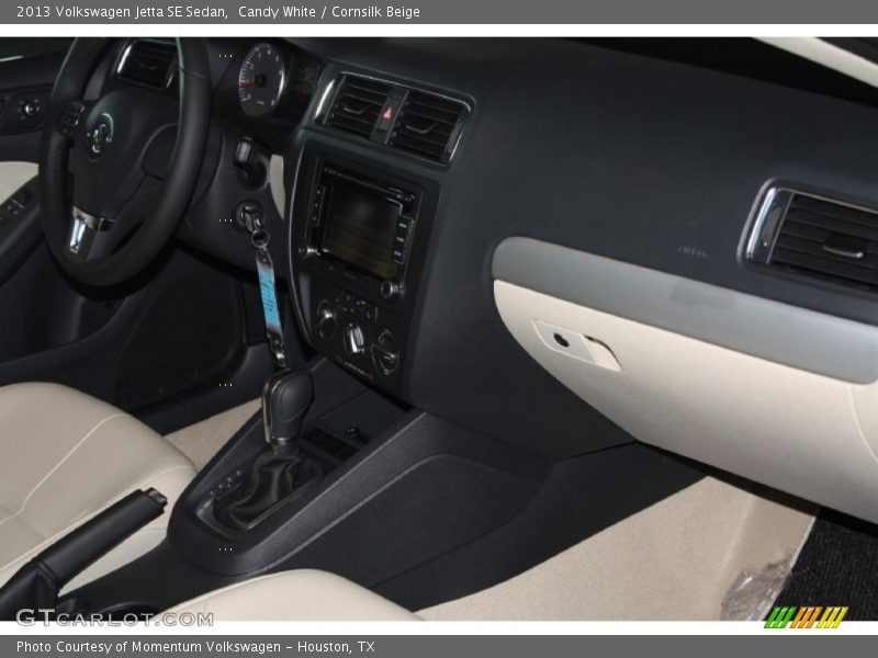 Candy White / Cornsilk Beige 2013 Volkswagen Jetta SE Sedan