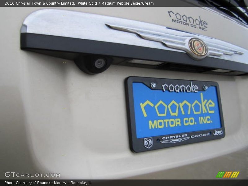White Gold / Medium Pebble Beige/Cream 2010 Chrysler Town & Country Limited