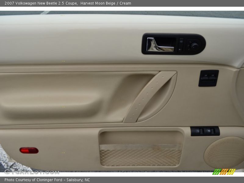 Harvest Moon Beige / Cream 2007 Volkswagen New Beetle 2.5 Coupe