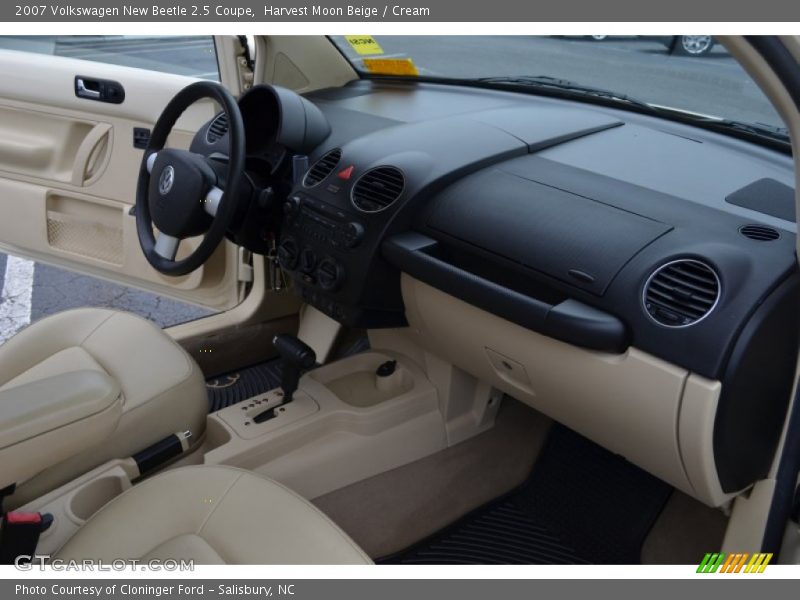 Harvest Moon Beige / Cream 2007 Volkswagen New Beetle 2.5 Coupe