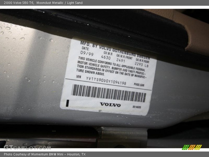 Moondust Metallic / Light Sand 2000 Volvo S80 T6