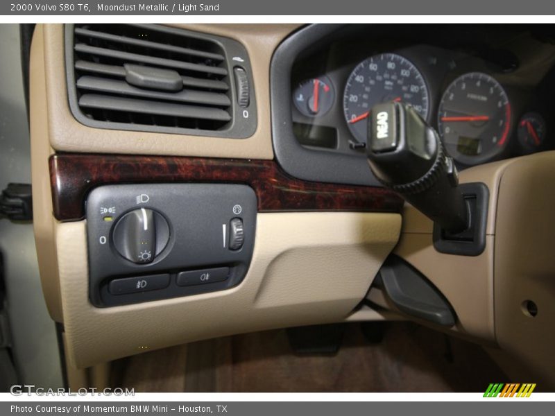 Moondust Metallic / Light Sand 2000 Volvo S80 T6