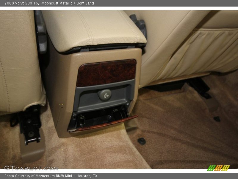 Moondust Metallic / Light Sand 2000 Volvo S80 T6