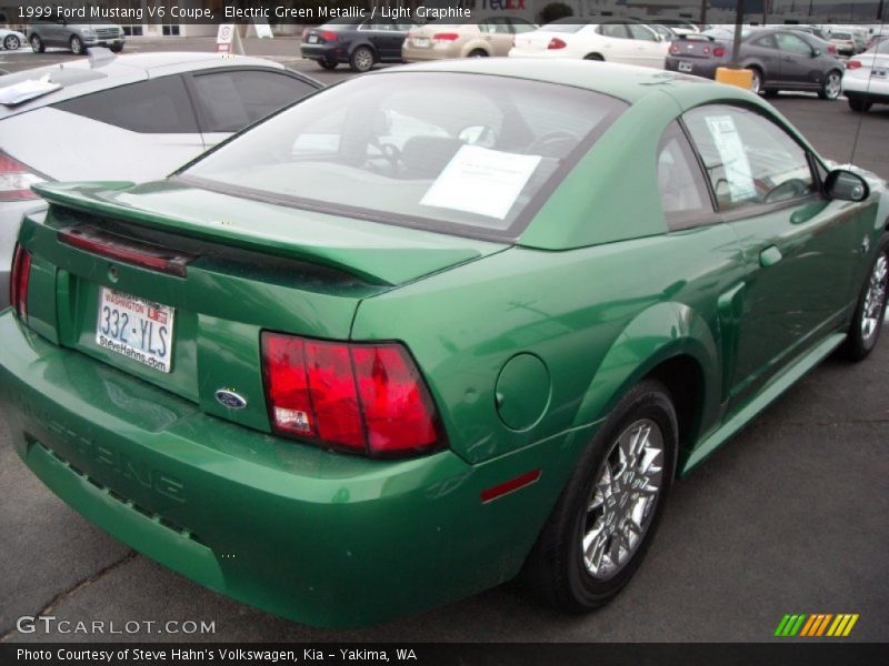 Electric Green Metallic / Light Graphite 1999 Ford Mustang V6 Coupe